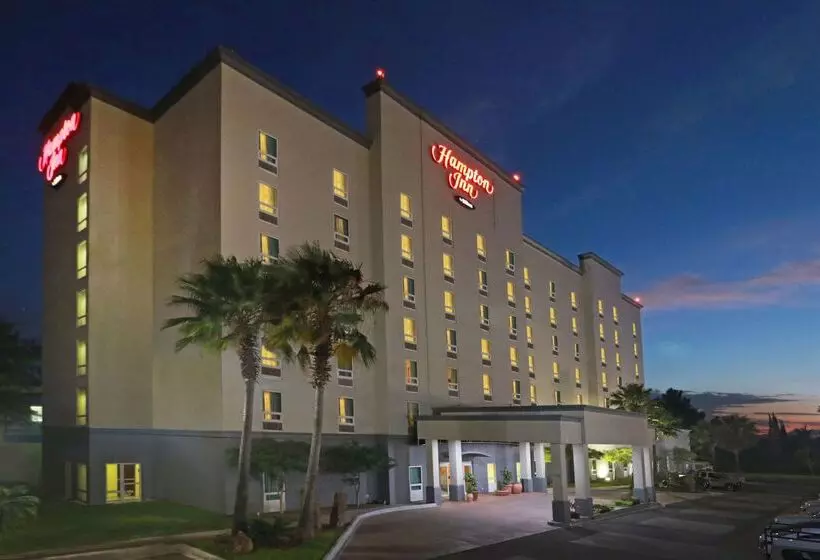 هتل Hampton Inn By Hilton Guadalajara Aeropuerto