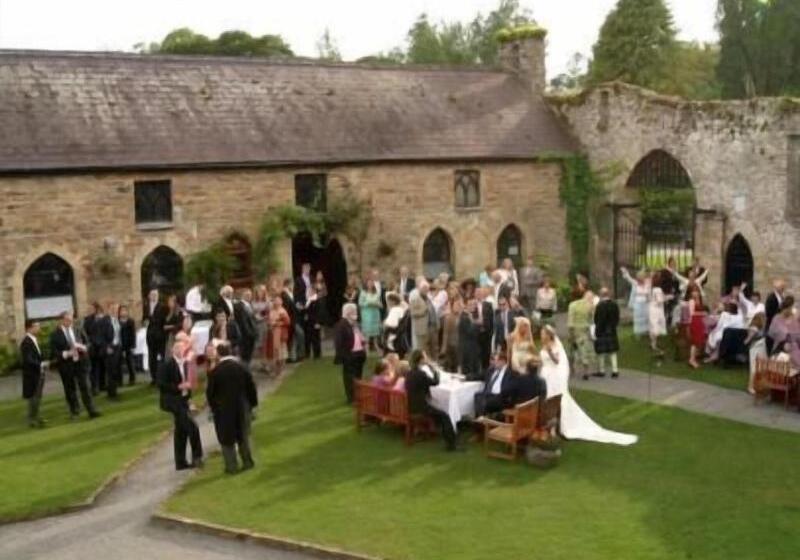 Hotelli Kinnitty Castle