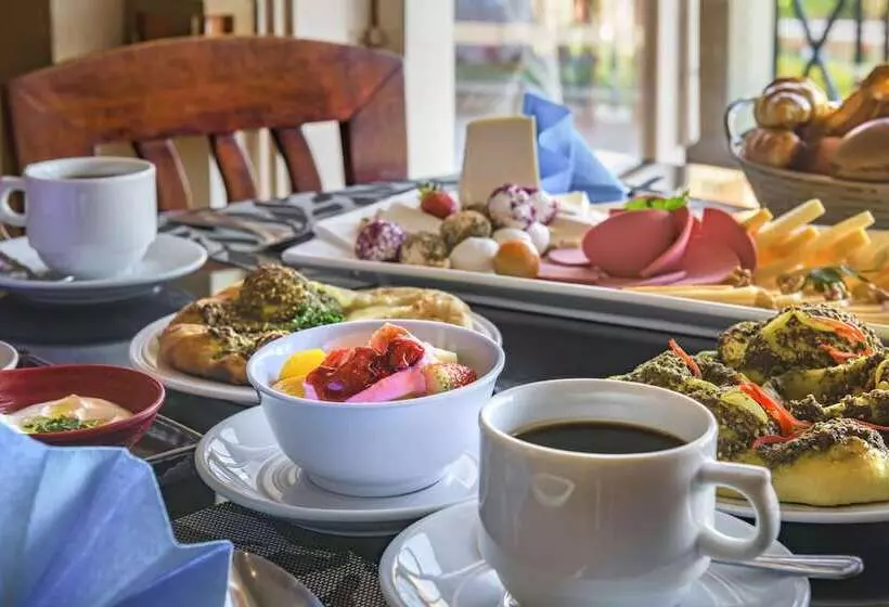 Marina Plaza Hotel Tala Bay