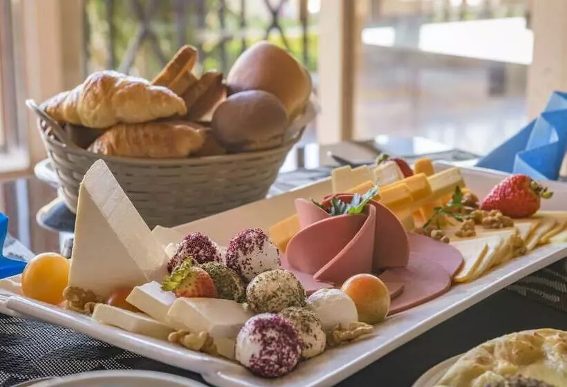 Marina Plaza Hotel Tala Bay