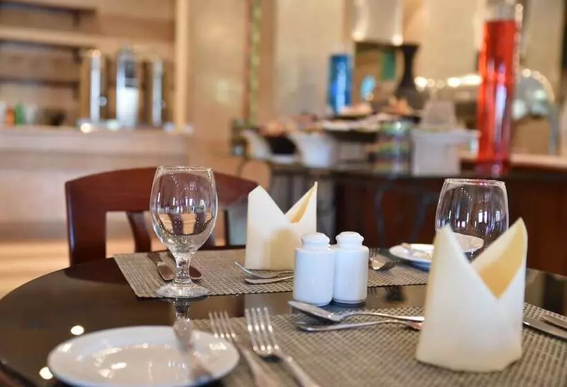 Marina Plaza Hotel Tala Bay