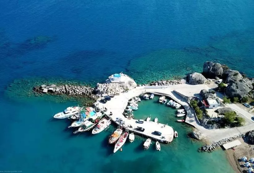 Hotelli Niriides Beach