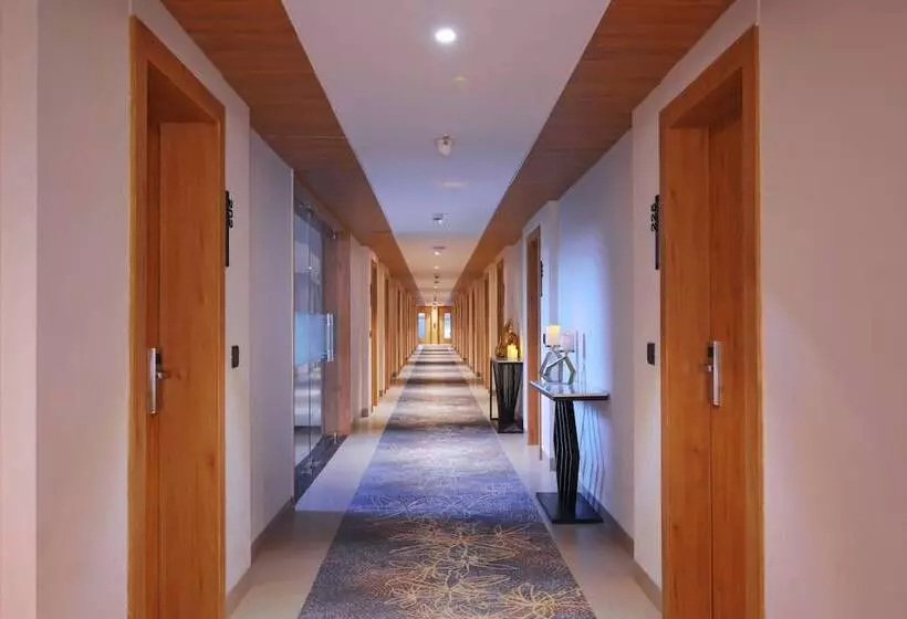 هتل Royale Sarovar Portico Agra