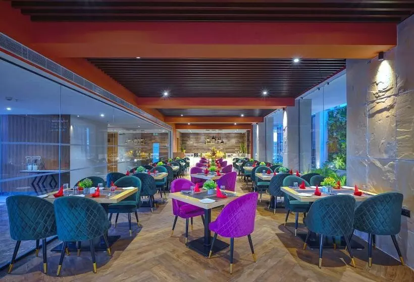 هتل Royale Sarovar Portico Agra