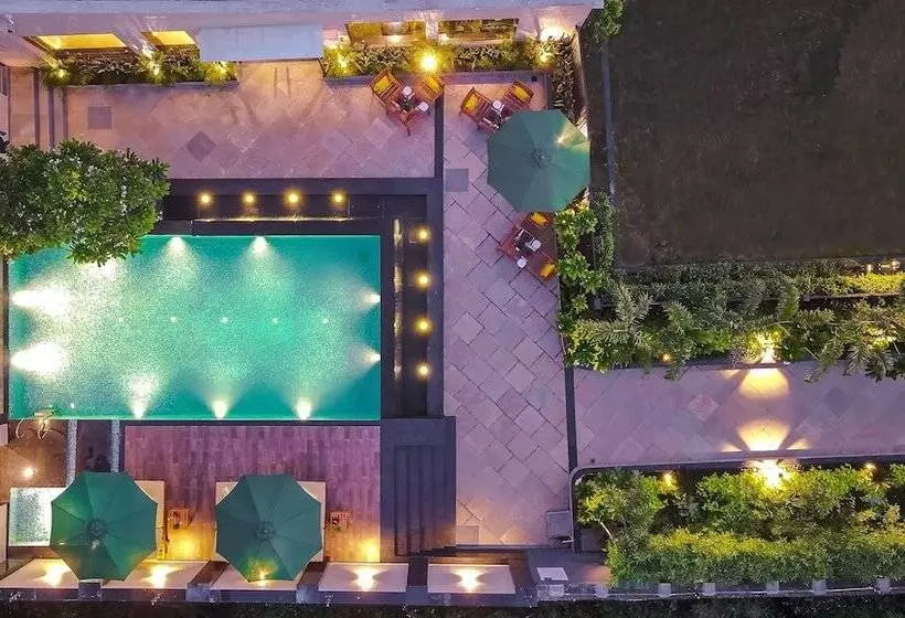 هتل Royale Sarovar Portico Agra