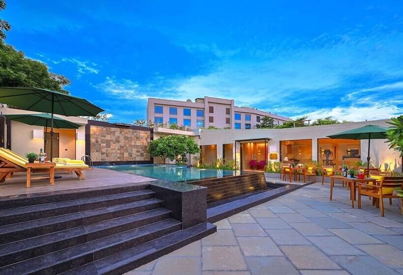 فندق Royale Sarovar Portico Agra