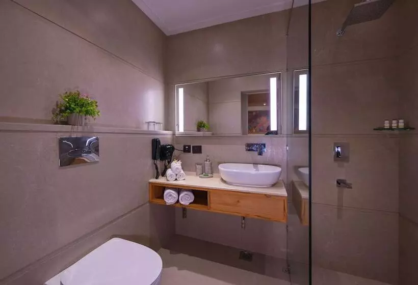 هتل Royale Sarovar Portico Agra