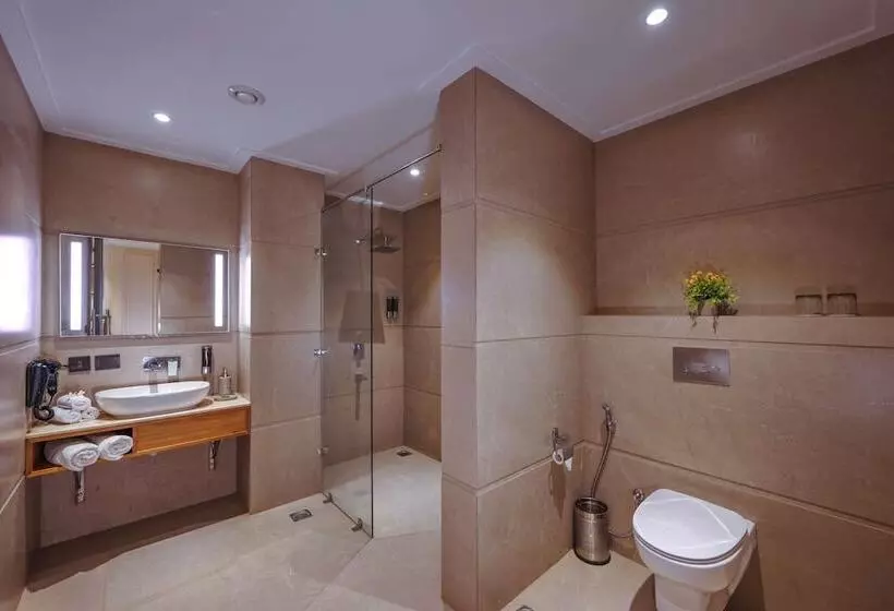 هتل Royale Sarovar Portico Agra