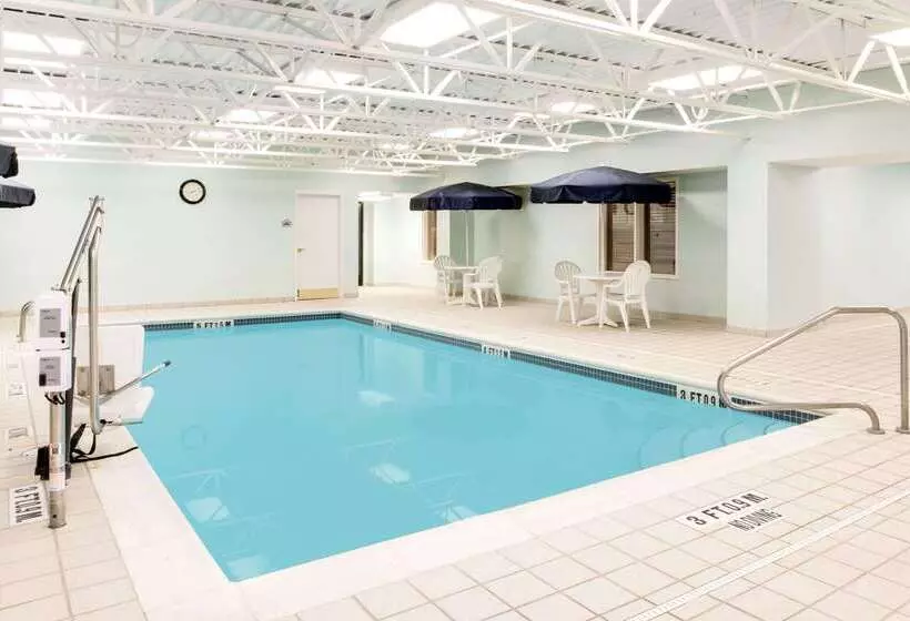 ホテル Wingate By Wyndham Bridgeport Clarksburg