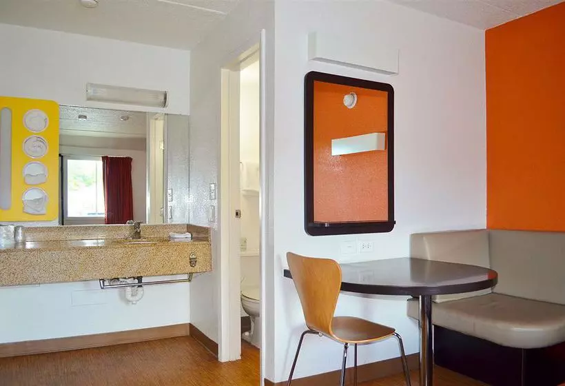 Motel 6 Boston South Braintree