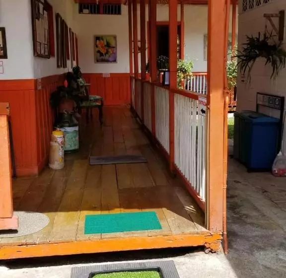 ユースホステル Hostal Rio Arabia Valle De Cocora
