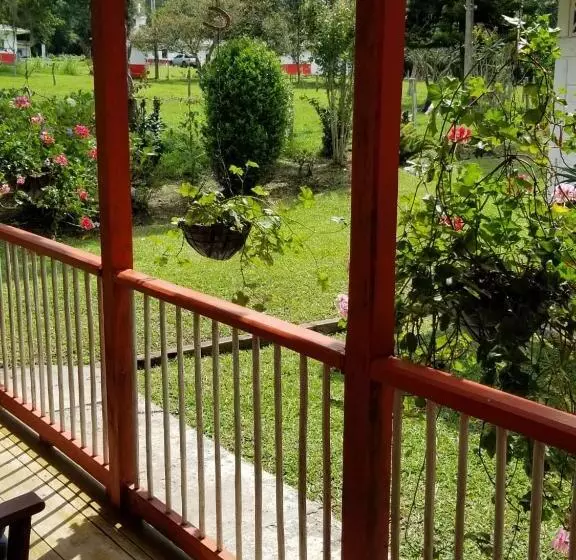 ユースホステル Hostal Rio Arabia Valle De Cocora