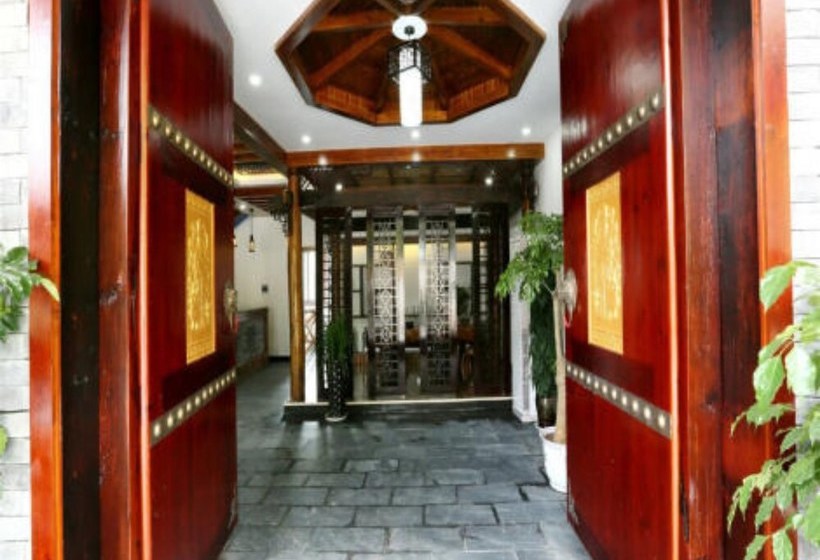 הוסטל Tree House