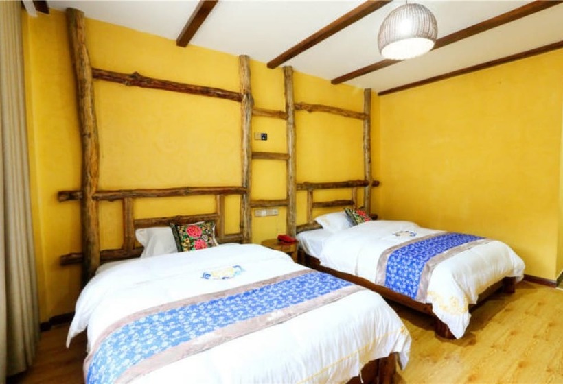 הוסטל Tree House