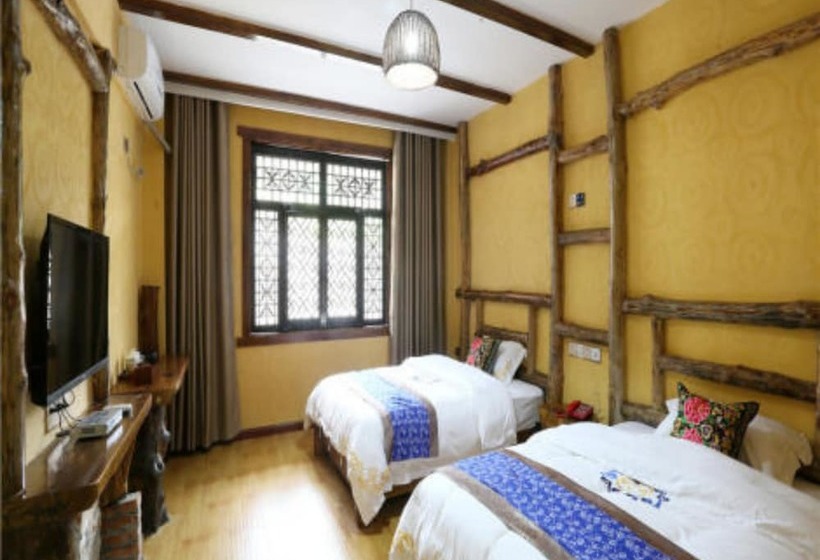 הוסטל Tree House