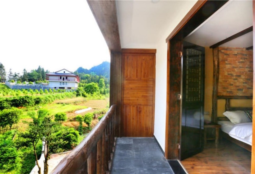 הוסטל Tree House