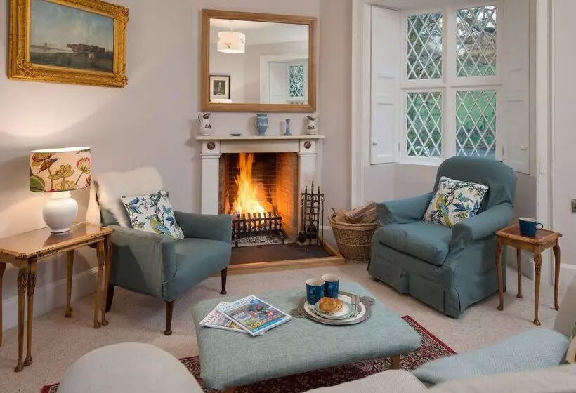 East Gatehouse Lodge