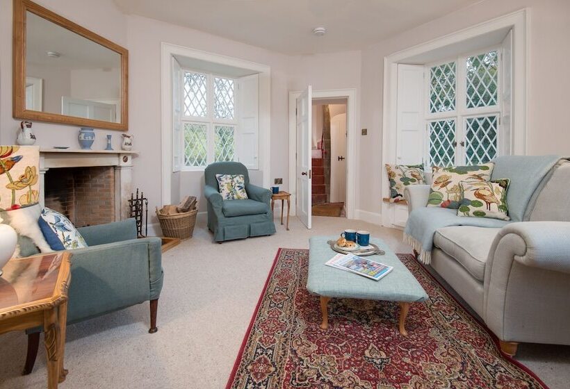 East Gatehouse Lodge