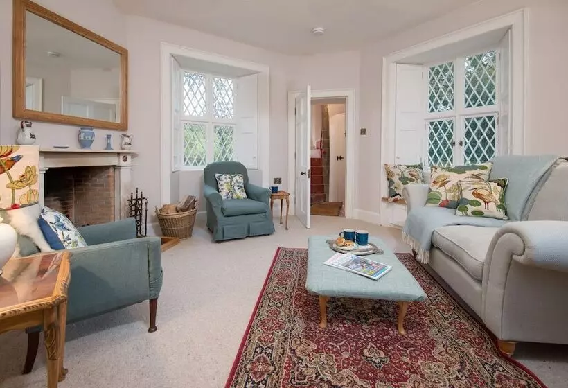 East Gatehouse Lodge