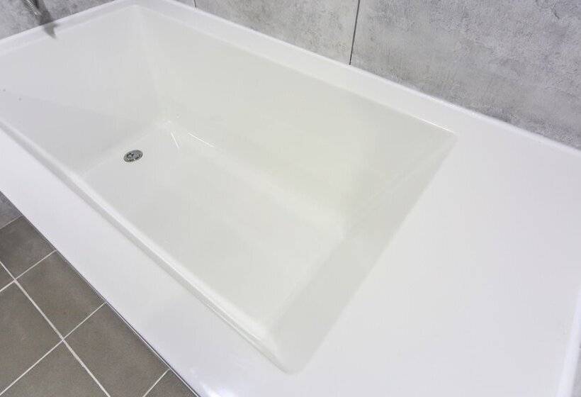 Hotel Geojedo Gohyeon Poem