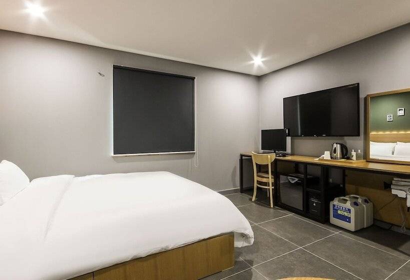 Hotel Geojedo Gohyeon Poem