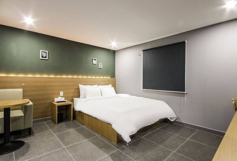 Hotel Geojedo Gohyeon Poem