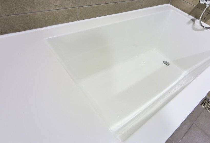 Hotel Geojedo Gohyeon Poem