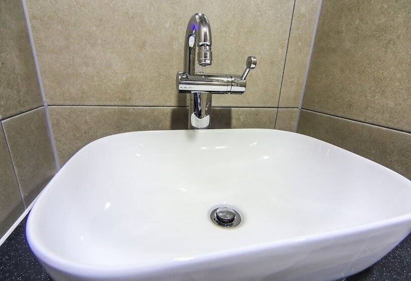 Hotel Geojedo Gohyeon Poem