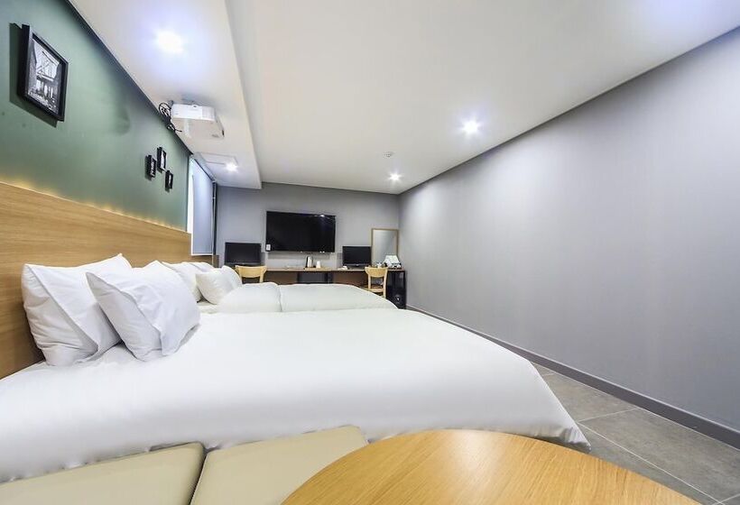 Hotel Geojedo Gohyeon Poem