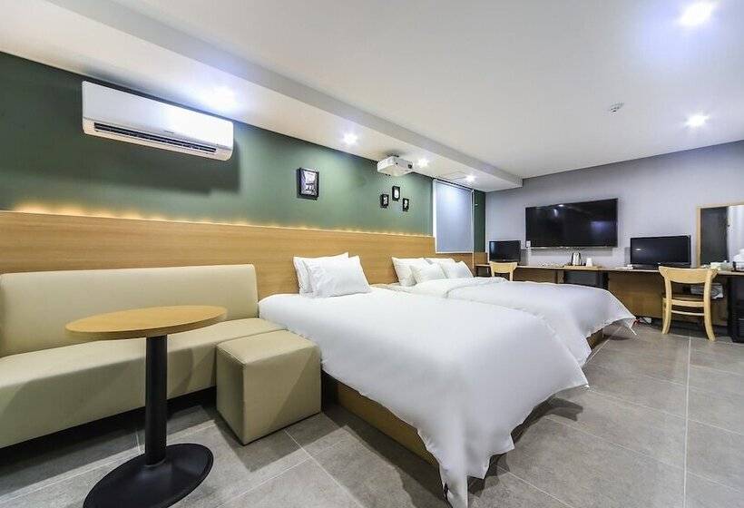 Hotel Geojedo Gohyeon Poem