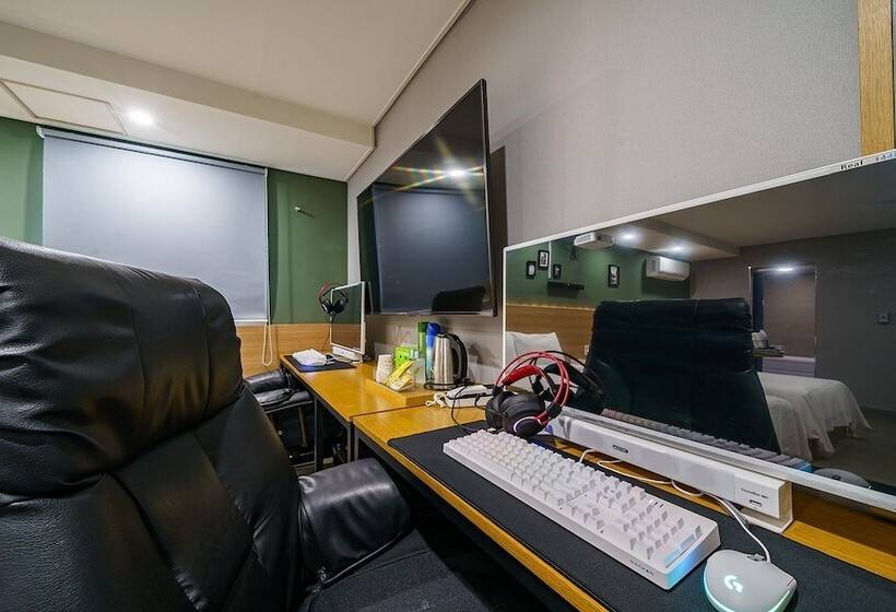 Hotel Geojedo Gohyeon Poem