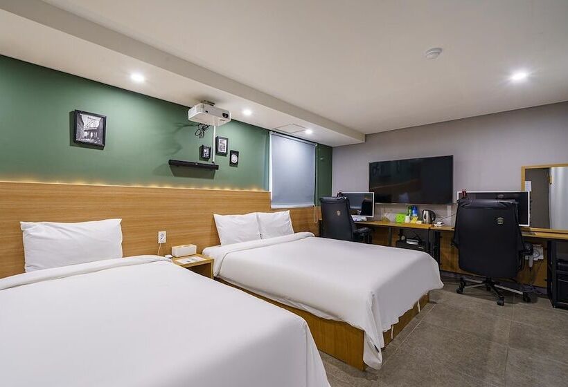 Hotel Geojedo Gohyeon Poem