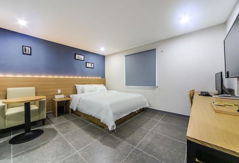 Hotel Geojedo Gohyeon Poem