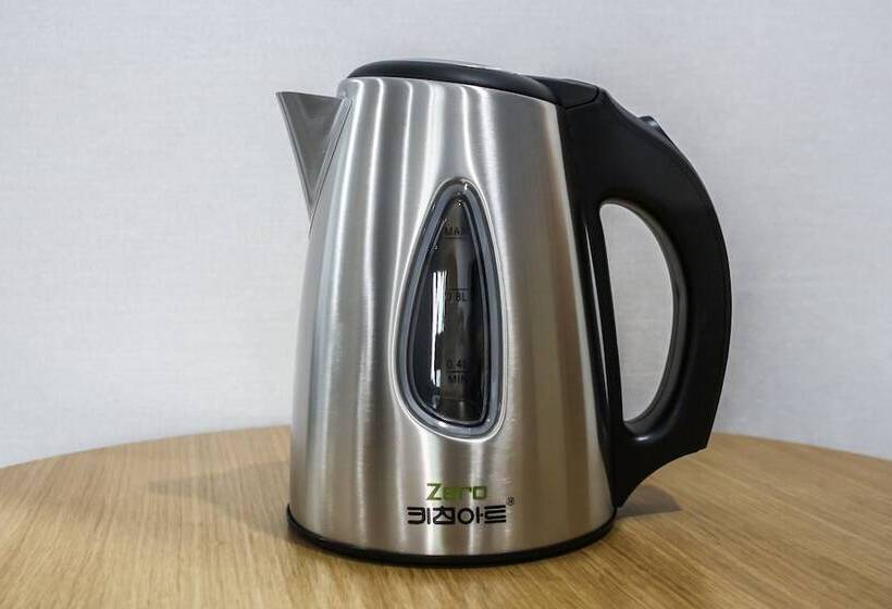 Hotel Geojedo Gohyeon Poem