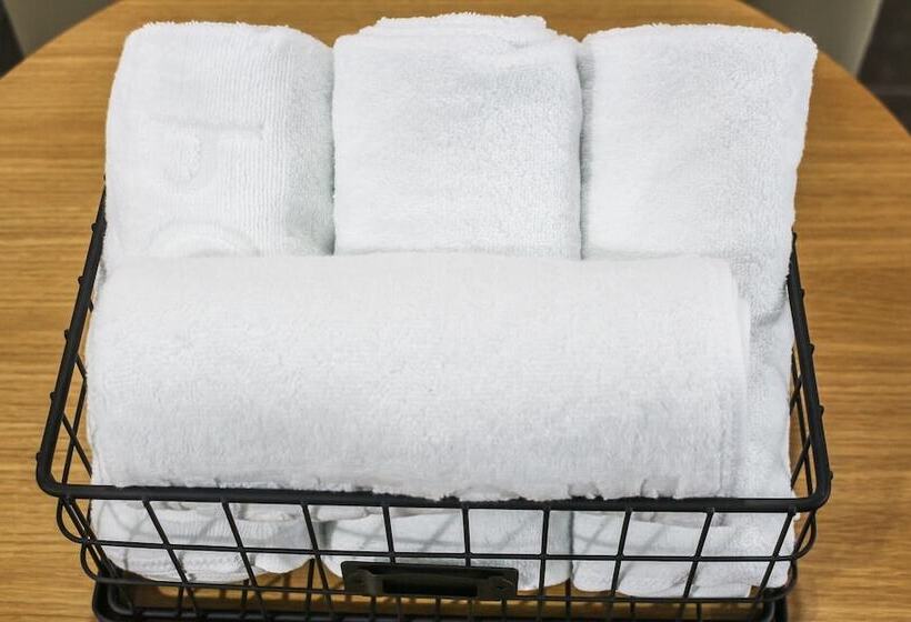 Hotel Geojedo Gohyeon Poem