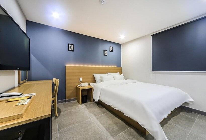 Hotel Geojedo Gohyeon Poem