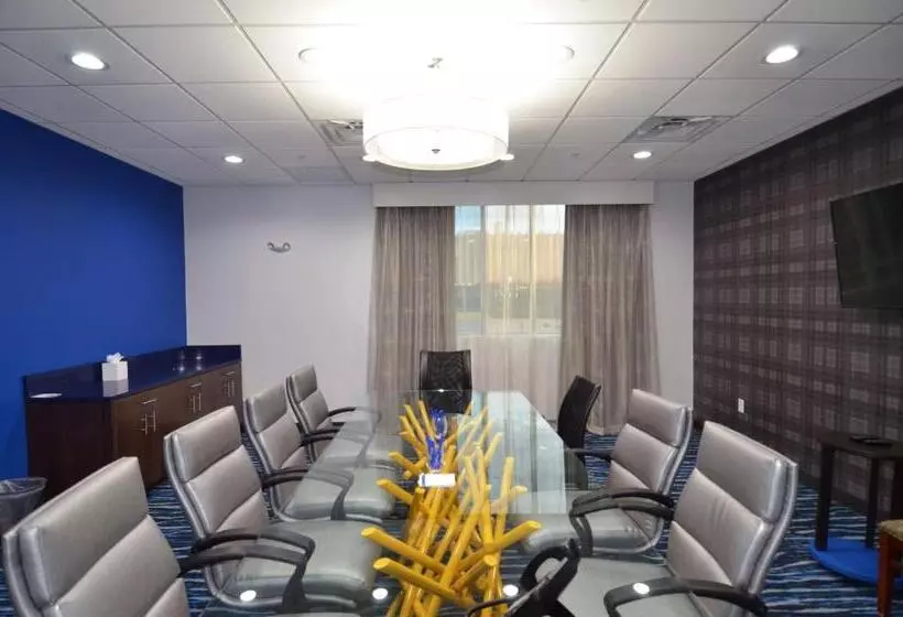 Hotelli Glō Best Western Enid Ok Downtown   Convention Center