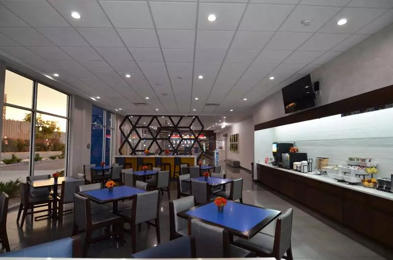 Hotelli Glō Best Western Enid Ok Downtown   Convention Center