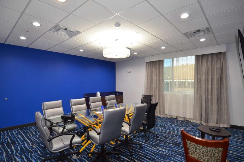 Отель Glō Best Western Enid Ok Downtown Convention Center