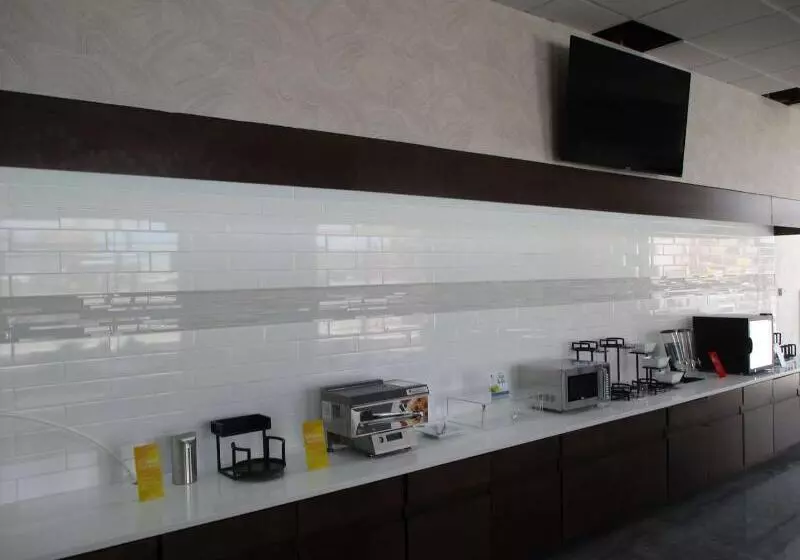 Hotelli Glō Best Western Enid Ok Downtown   Convention Center