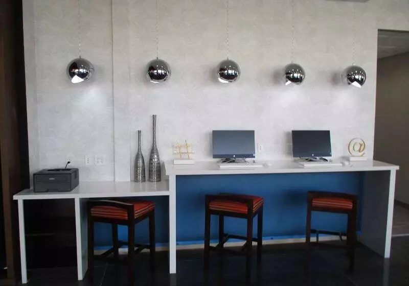 Hotelli Glō Best Western Enid Ok Downtown   Convention Center