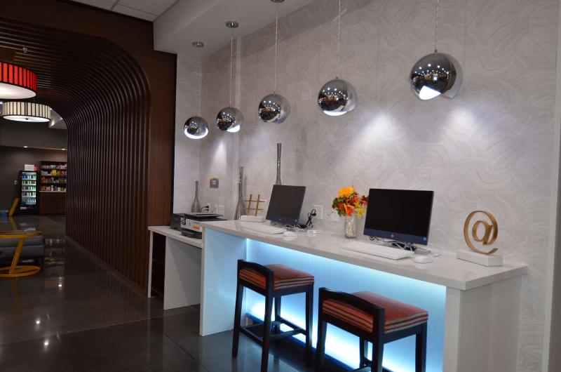 Отель Glō Best Western Enid Ok Downtown Convention Center