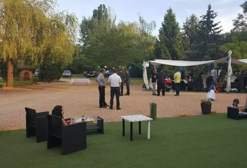 Majatalo Gîte Du Domaine Des Pierres Dorées