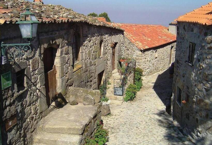 Beautiful 8 Bed Cottage In Celorico With Pool