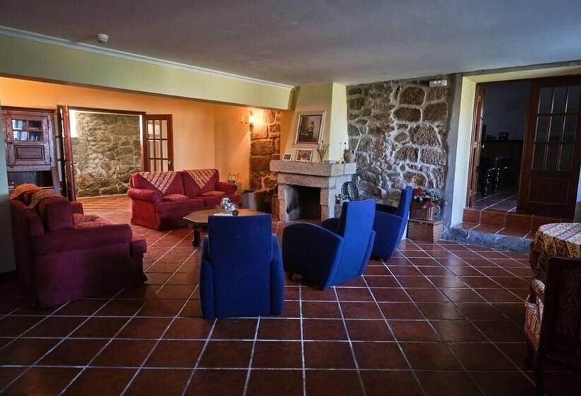 Beautiful 8 Bed Cottage In Celorico With Pool