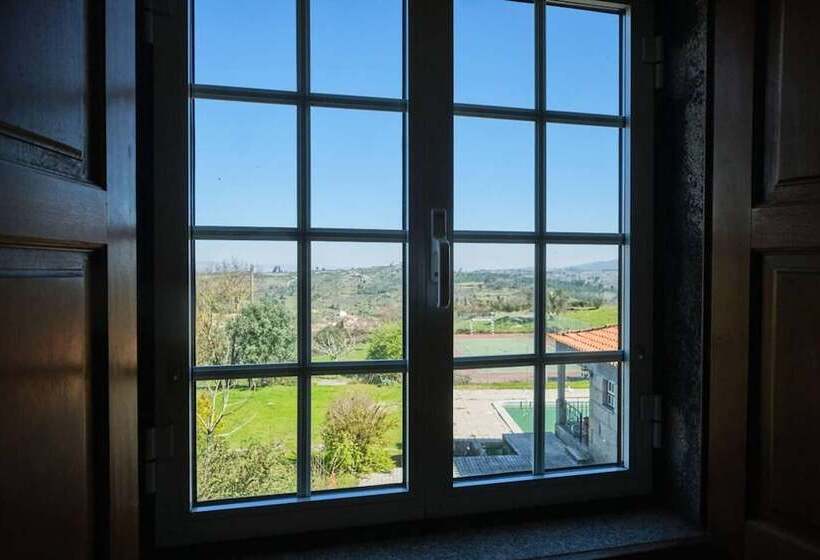 Beautiful 8 Bed Cottage In Celorico With Pool