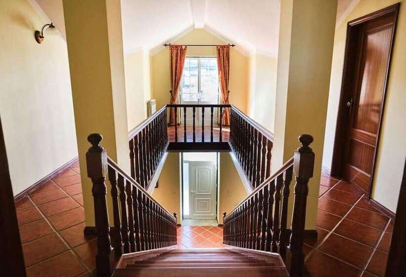 Beautiful 8 Bed Cottage In Celorico With Pool