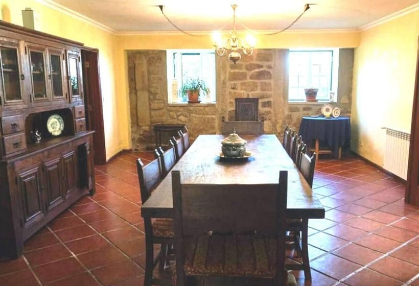 Beautiful 8 Bed Cottage In Celorico With Pool