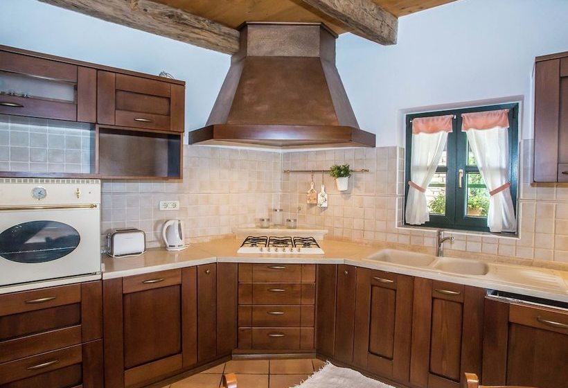 Beautiful Stone Villa With Private Pool And Fenced Yard  Pets Are Welcome