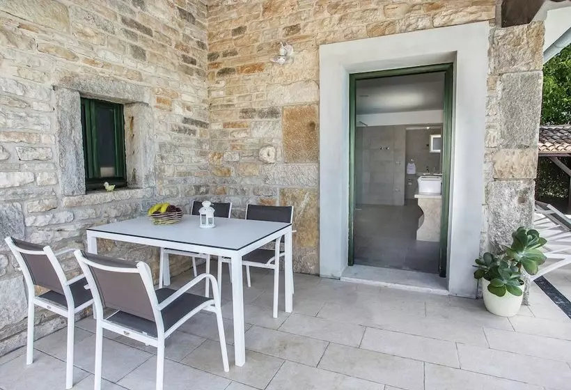 Beautiful Stone Villa With Private Pool And Fenced Yard  Pets Are Welcome